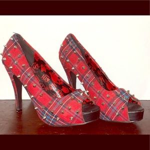 Peekaboo platform heels